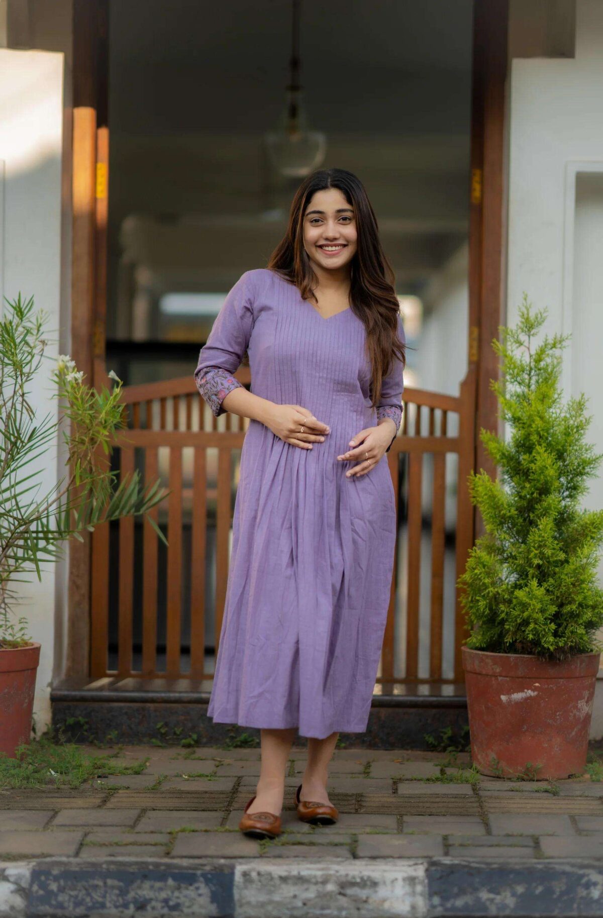 Women's Fashion-Forward Embroidered Kurta Set ? Cotton Comfort, Size (S) - Image 4